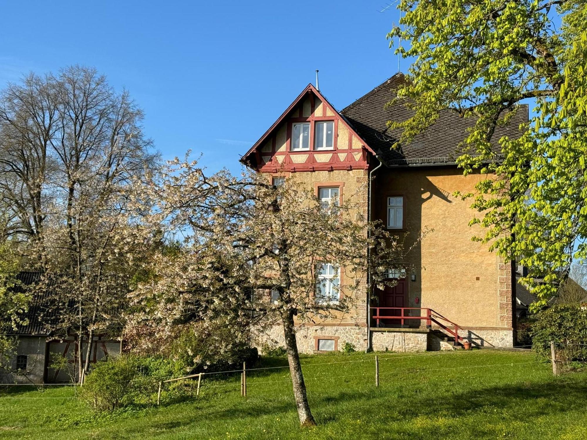 L' Extravagante Im Garten Von Schloss Schmidtheim Luaran gambar